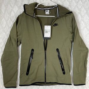 NWT Men’s XS Nike Hooded Light Jacket Water Repellent Zipper Closure 2 Pockets